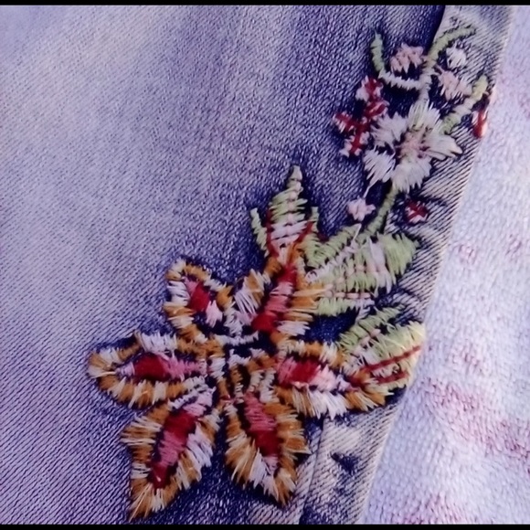 Rocks & Indigo Embroidered Crop Jeans 27 - Picture 9 of 13